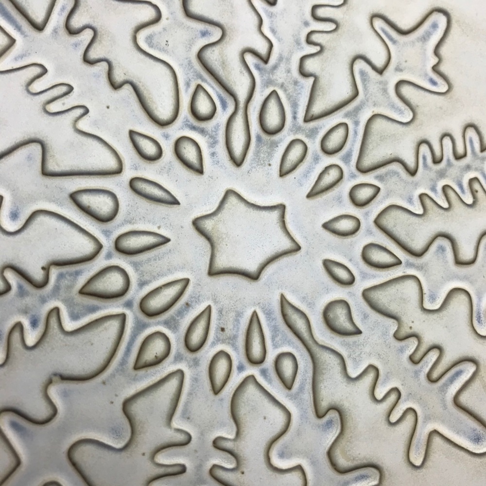 [Threshold] Rustic Farmhouse Snowflake Cake Stand - Picture 9 of 10
